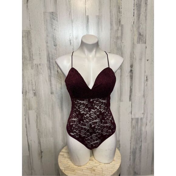 Windsor laced red bodysuit - Picture 2 of 9